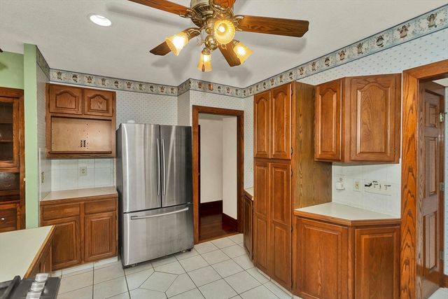 57 Lyndale St, Springfield, MA 01108