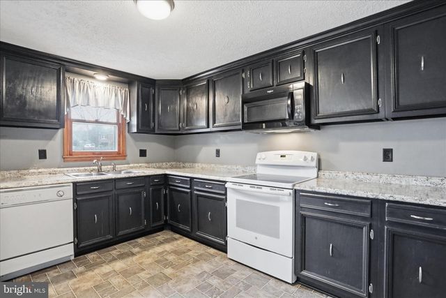 99 JAMESLEE DRIVE, Chambersburg, PA 17202