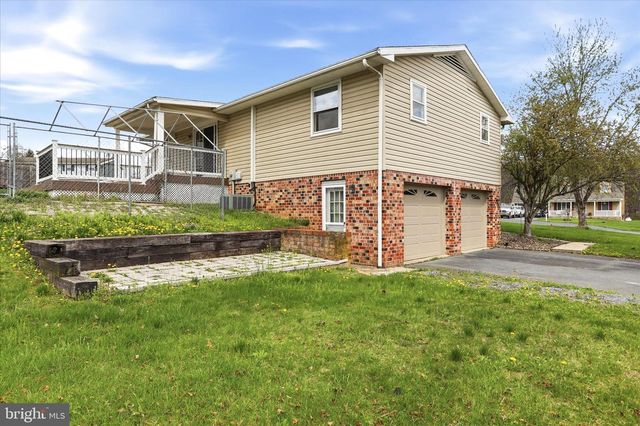 99 JAMESLEE DRIVE, Chambersburg, PA 17202