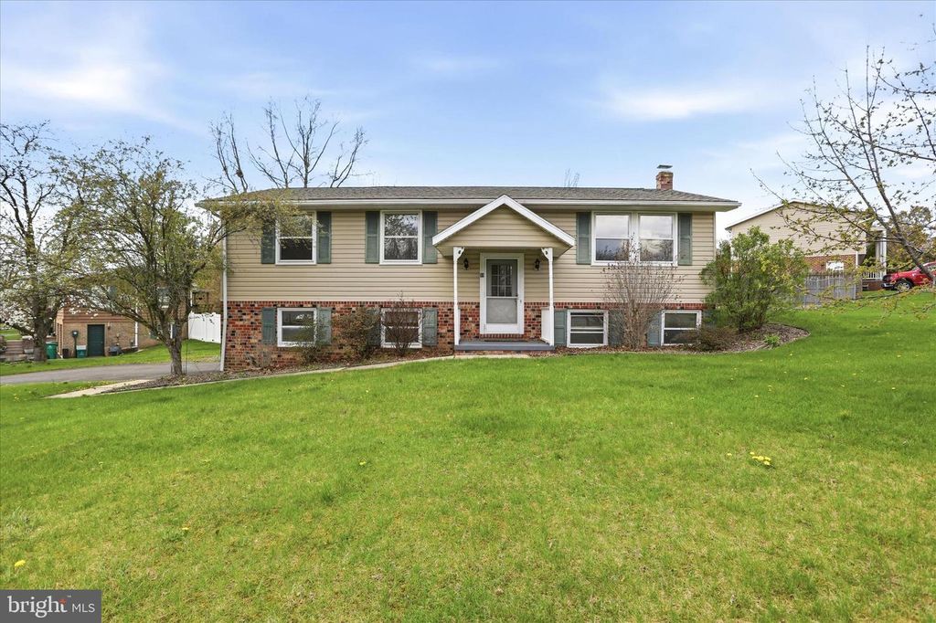 99 JAMESLEE DRIVE, Chambersburg, PA 17202
