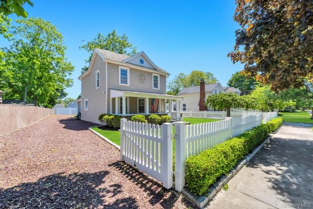 9 Wiggins Avenue, Patchogue, NY 11772