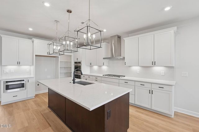 166 Sunny Glen Court, Fuquay Varina, NC 27526