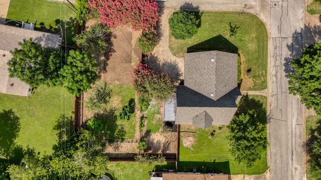 1723 W Doyle Street, Granbury, TX 76048