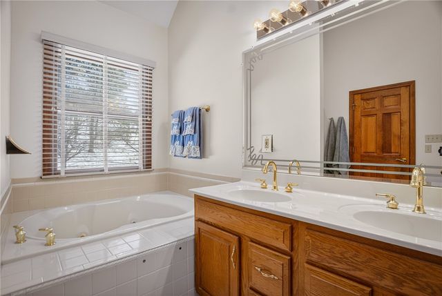 3016 Thomas Jefferson Dr, Jefferson Hills, PA 15025