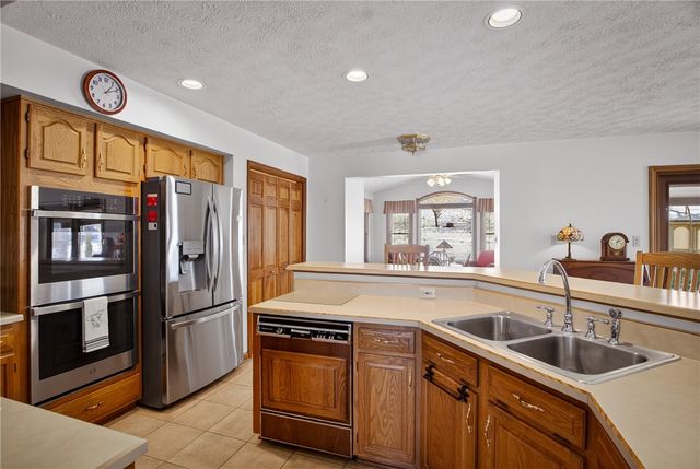 3016 Thomas Jefferson Dr, Jefferson Hills, PA 15025