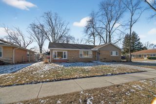 6935 W 115th Place, Worth, IL 60482