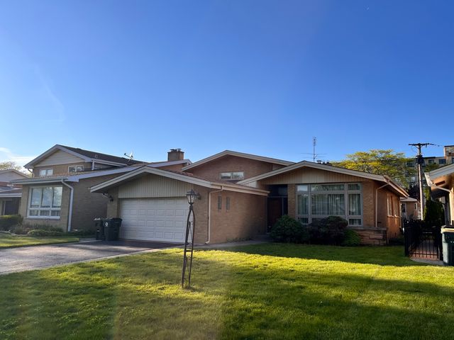 4640 W Estes Avenue, Lincolnwood, IL 60712