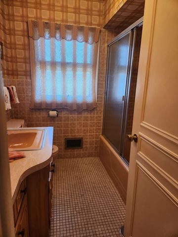 4640 W Estes Avenue, Lincolnwood, IL 60712