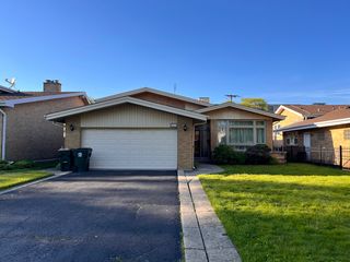4640 W Estes Avenue, Lincolnwood, IL 60712