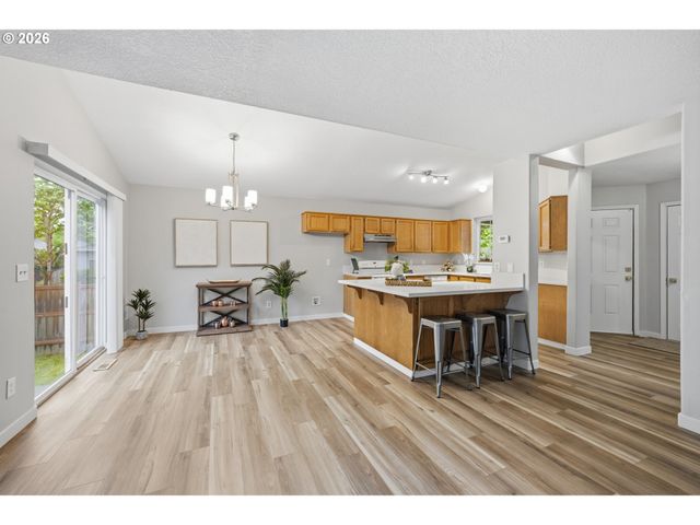 18974 Sw CHRISTOPHER Dr, Beaverton, OR 97003