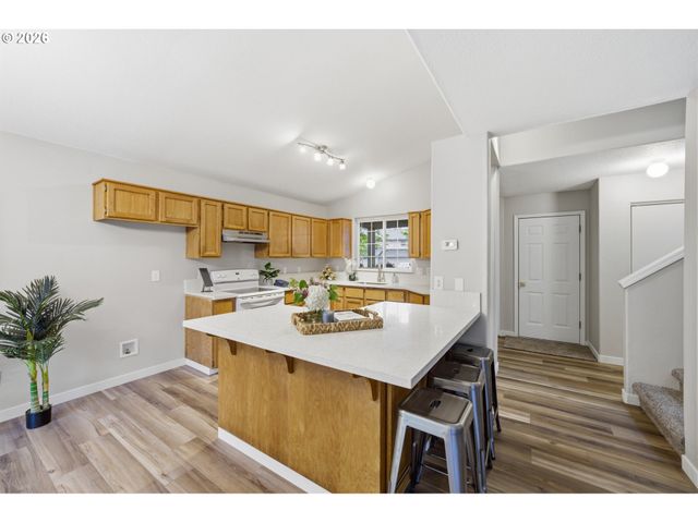 18974 Sw CHRISTOPHER Dr, Beaverton, OR 97003