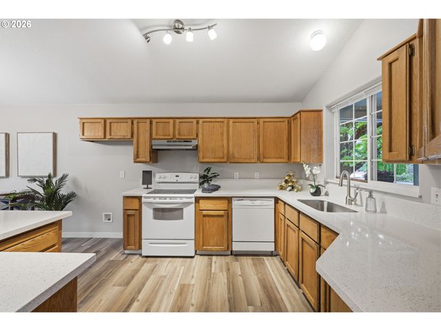 18974 Sw CHRISTOPHER Dr, Beaverton, OR 97003