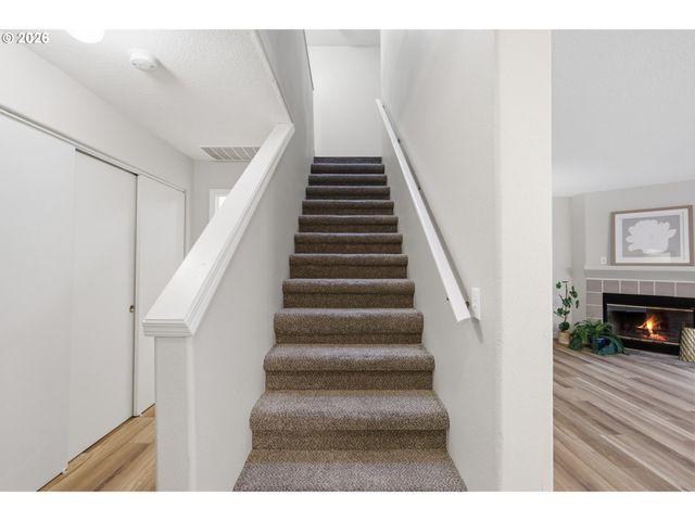 18974 Sw CHRISTOPHER Dr, Beaverton, OR 97003