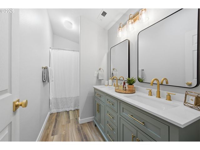 18974 Sw CHRISTOPHER Dr, Beaverton, OR 97003