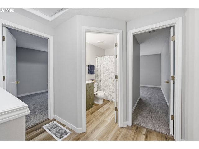 18974 Sw CHRISTOPHER Dr, Beaverton, OR 97003