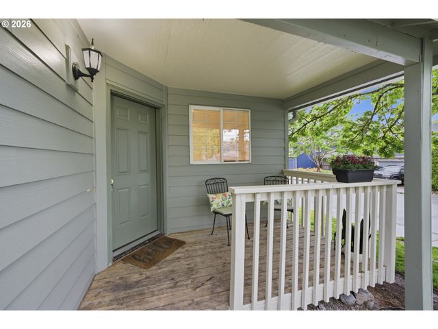 18974 Sw CHRISTOPHER Dr, Beaverton, OR 97003