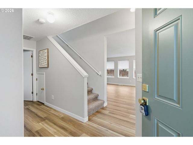 18974 Sw CHRISTOPHER Dr, Beaverton, OR 97003