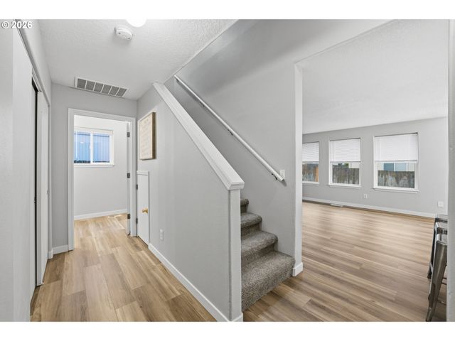 18974 Sw CHRISTOPHER Dr, Beaverton, OR 97003