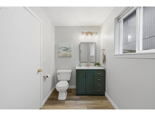 18974 Sw CHRISTOPHER Dr, Beaverton, OR 97003