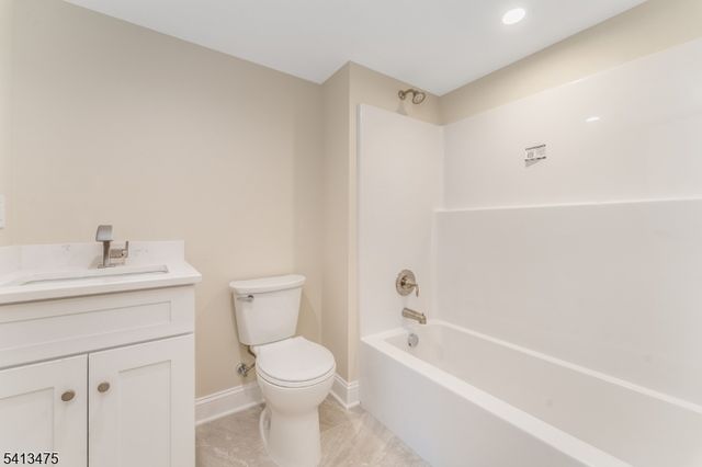 48 Northwood Dr, High Bridge Boro, NJ 08829