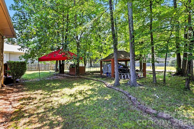 10130 Fairlea Drive, Charlotte, NC 28269