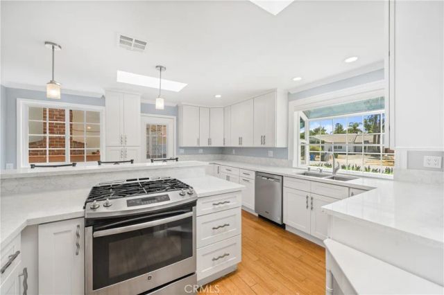 20271 Mobile, Winnetka, CA 91306