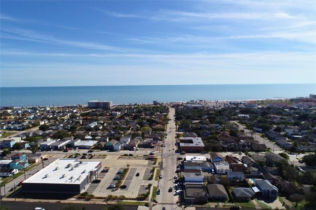 2219 45th Street, Galveston, TX 77550