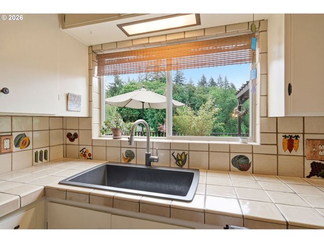 21138 S SOUTH END Rd, Oregon City, OR 97045