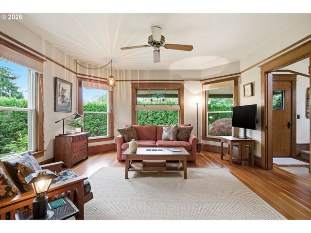 21138 S SOUTH END Rd, Oregon City, OR 97045