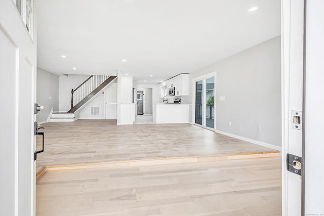 34 2nd Avenue, East Haven, CT 06512