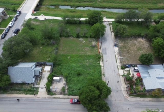 204 Henry, San Antonio, TX 78207