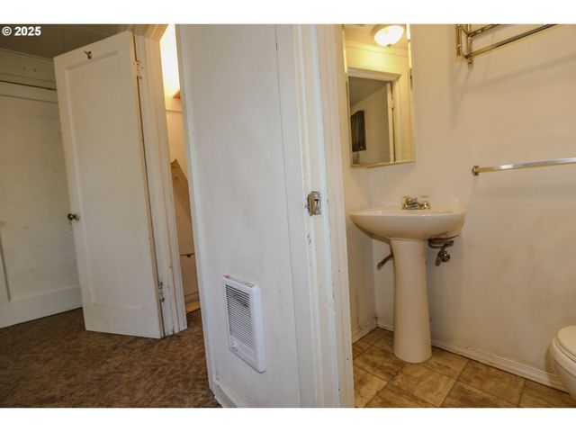 520 W UMPQUA St, Roseburg, OR 97471