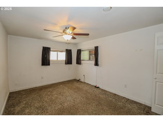 520 W UMPQUA St, Roseburg, OR 97471