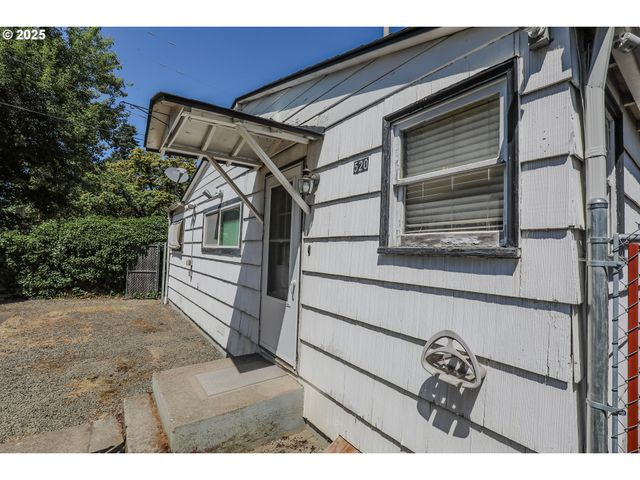 520 W UMPQUA St, Roseburg, OR 97471