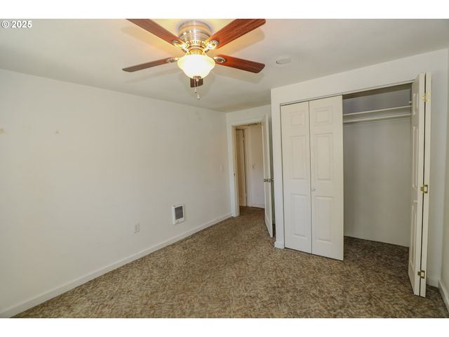520 W UMPQUA St, Roseburg, OR 97471