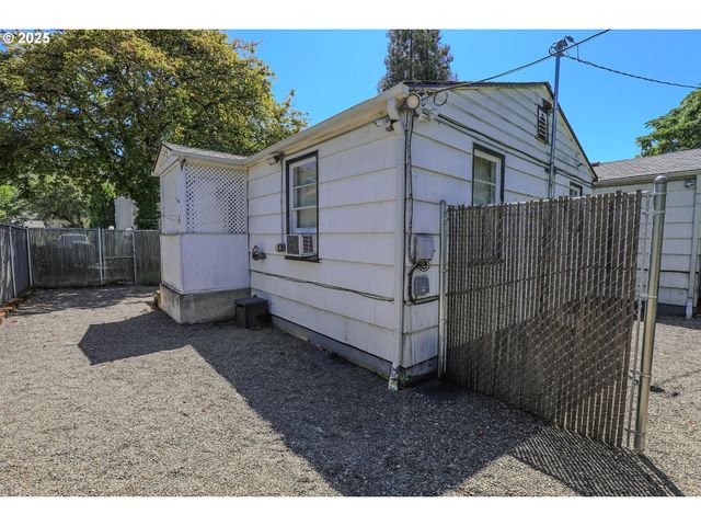 520 W UMPQUA St, Roseburg, OR 97471