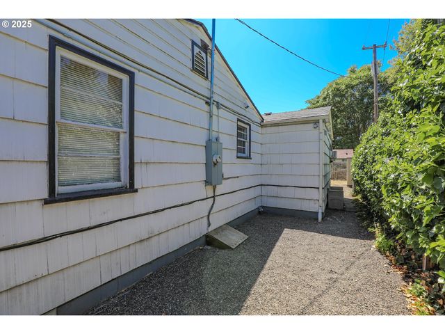 520 W UMPQUA St, Roseburg, OR 97471
