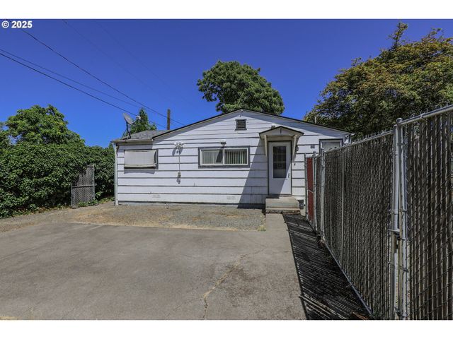 520 W UMPQUA St, Roseburg, OR 97471