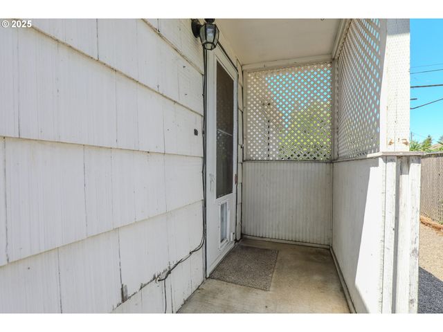 520 W UMPQUA St, Roseburg, OR 97471