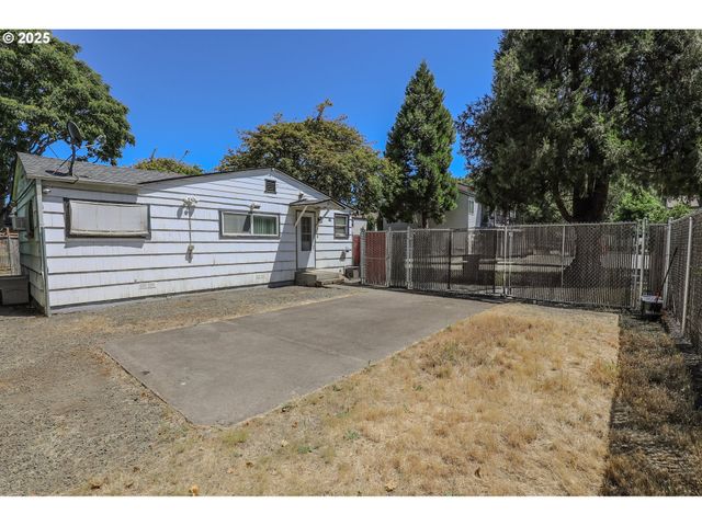 520 W UMPQUA St, Roseburg, OR 97471