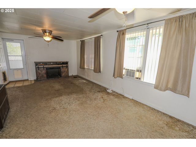 520 W UMPQUA St, Roseburg, OR 97471