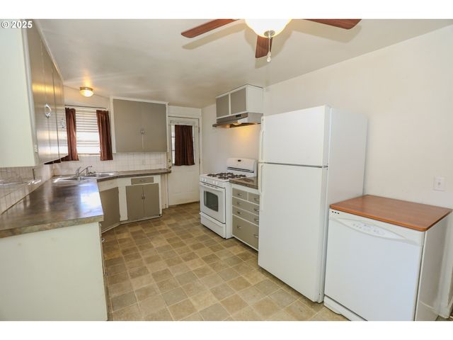 520 W UMPQUA St, Roseburg, OR 97471