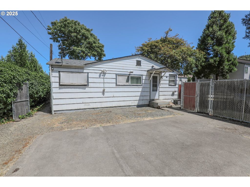 520 W UMPQUA St, Roseburg, OR 97471