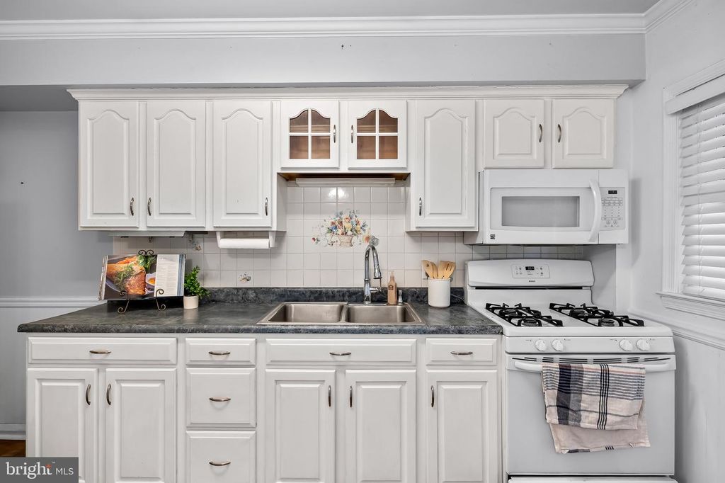 Image 11 of property listing at 7258 BRIDGEWOOD DR, Baltimore, MD 21224