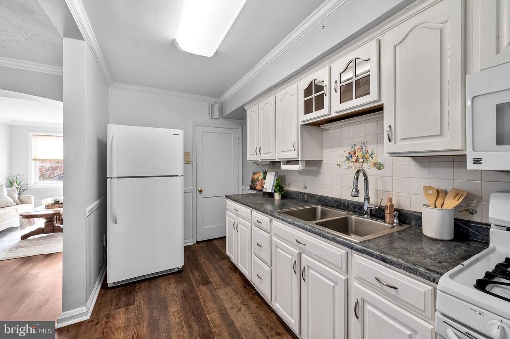 Image 12 of property listing at 7258 BRIDGEWOOD DR, Baltimore, MD 21224