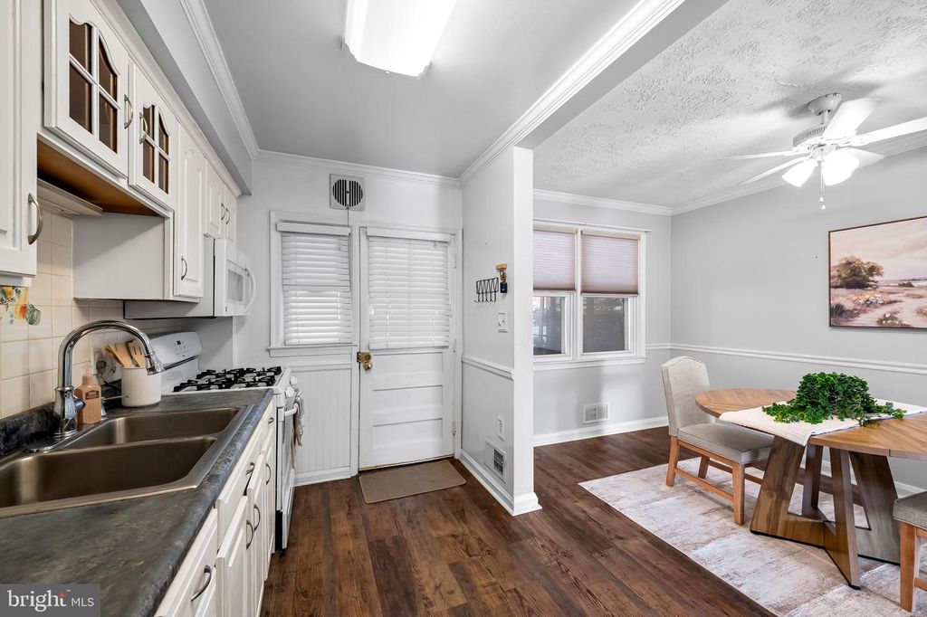 Image 13 of property listing at 7258 BRIDGEWOOD DR, Baltimore, MD 21224