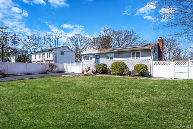 23 McKinley Street, Brentwood, NY 11717