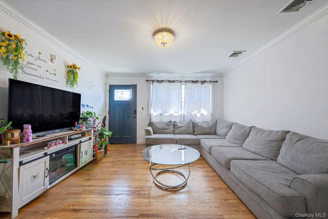 23 McKinley Street, Brentwood, NY 11717