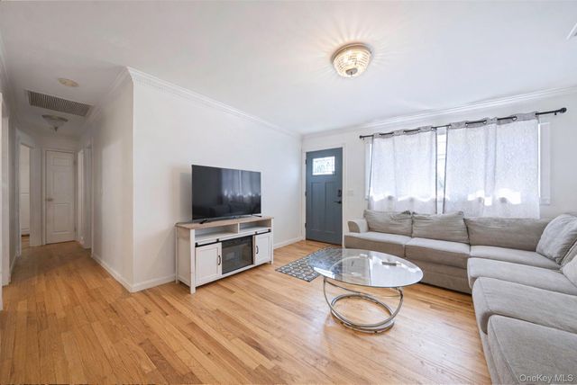 23 McKinley Street, Brentwood, NY 11717