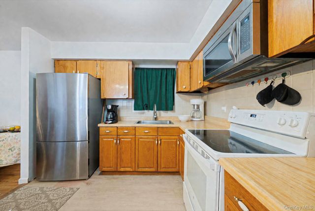 23 McKinley Street, Brentwood, NY 11717